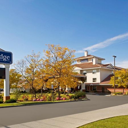 Travelodge By Wyndham Oshawa Whitby Extérieur photo