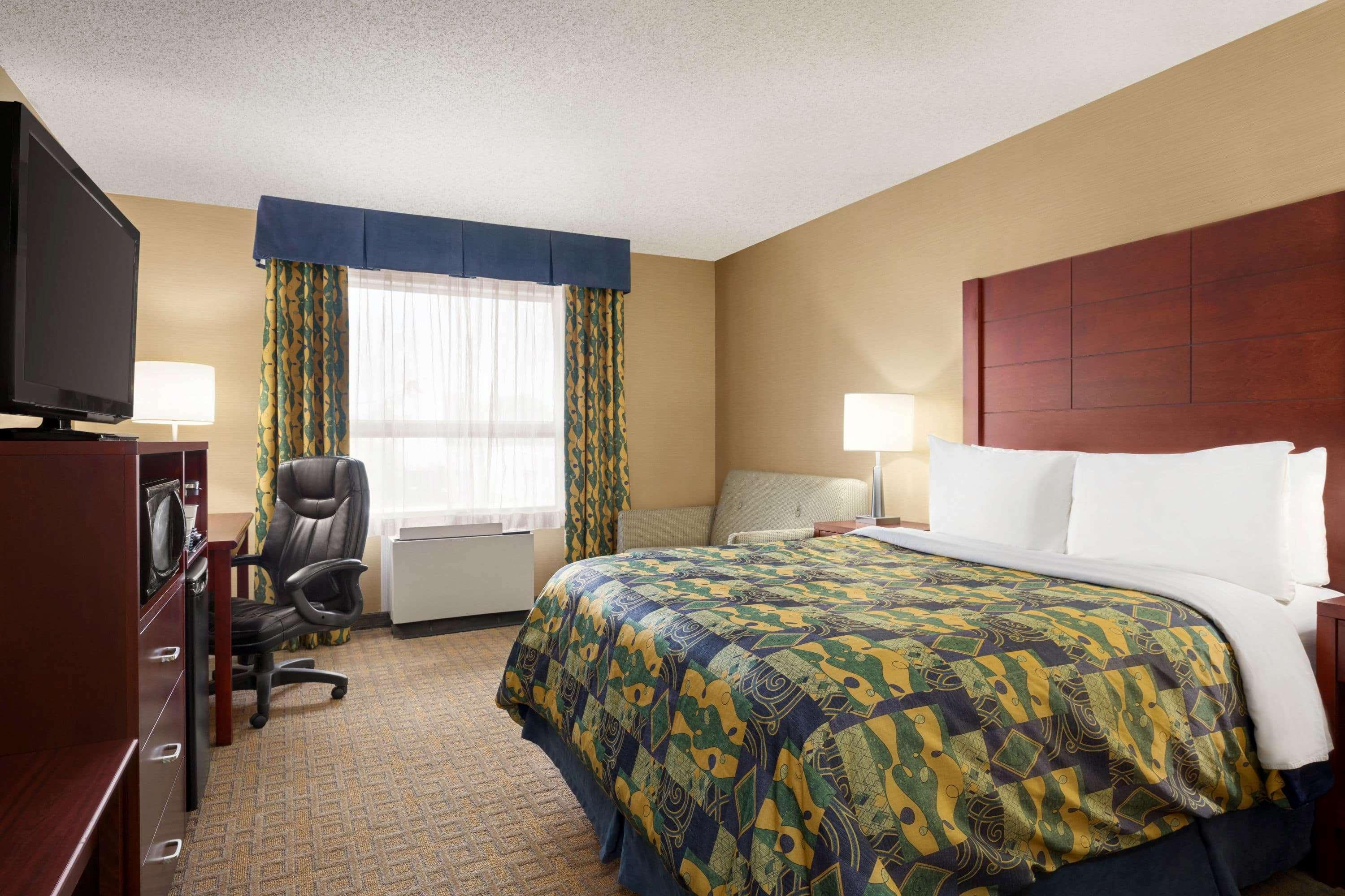Travelodge By Wyndham Oshawa Whitby Extérieur photo