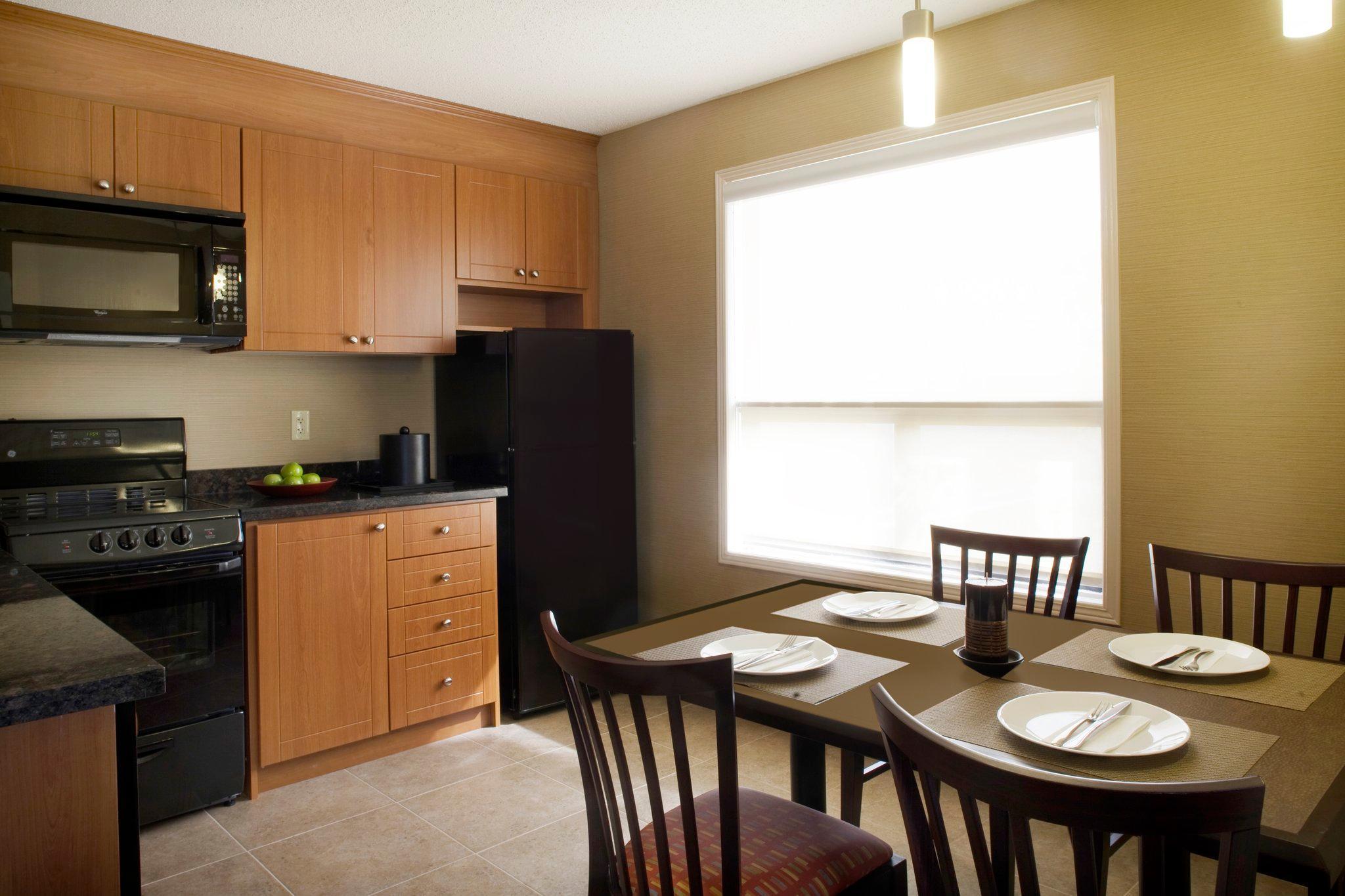 Travelodge By Wyndham Oshawa Whitby Extérieur photo