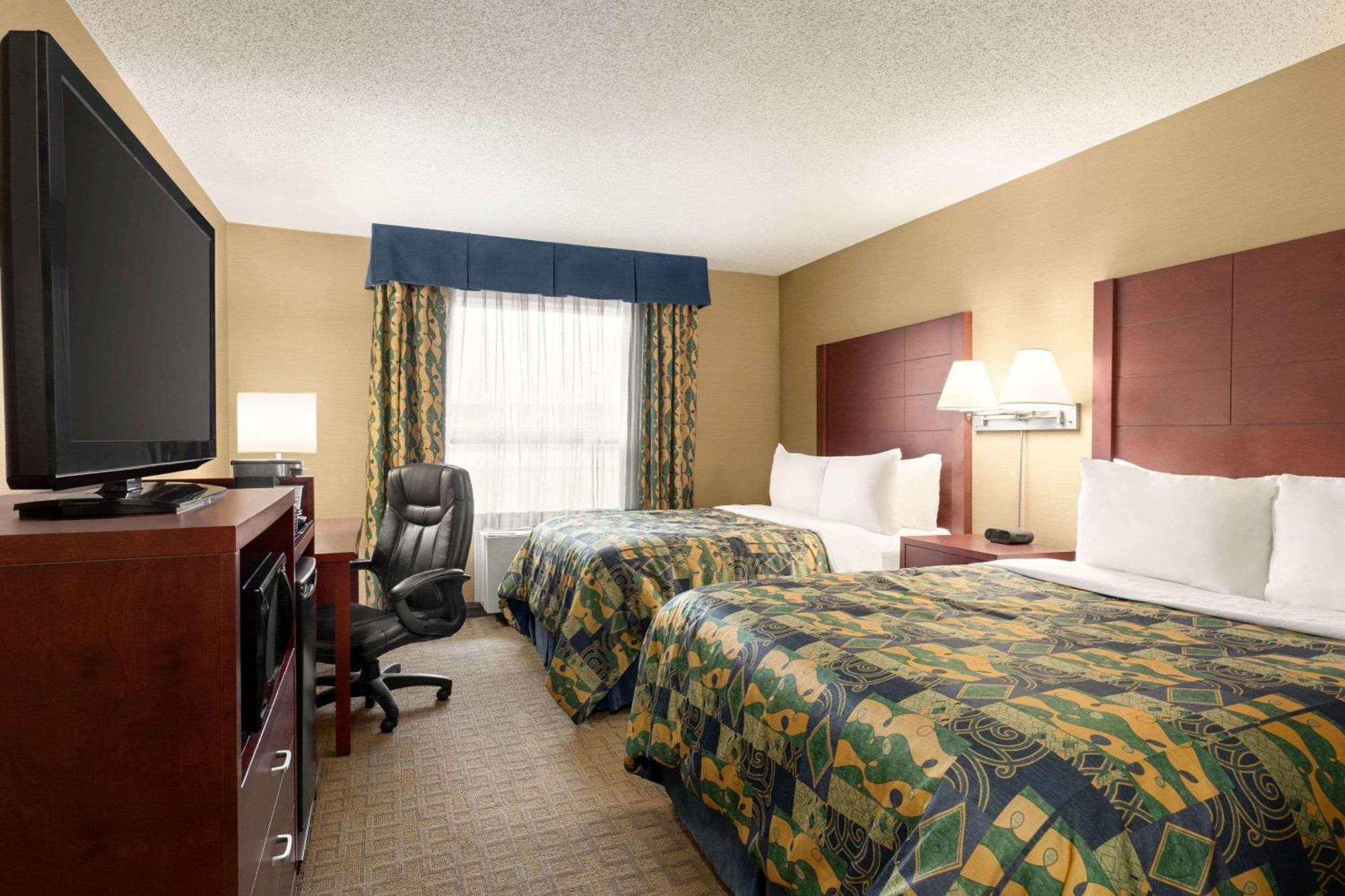 Travelodge By Wyndham Oshawa Whitby Extérieur photo