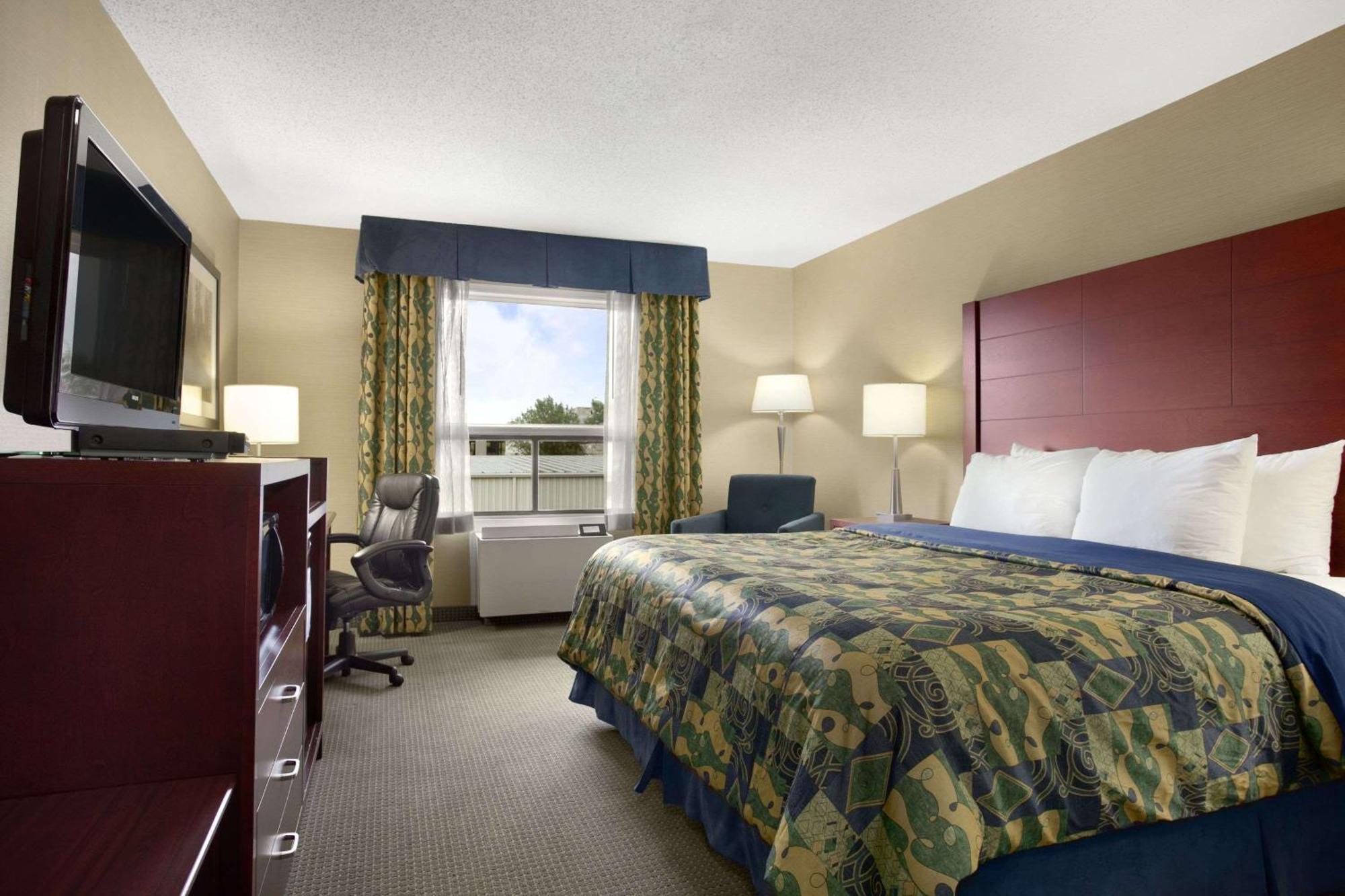 Travelodge By Wyndham Oshawa Whitby Extérieur photo