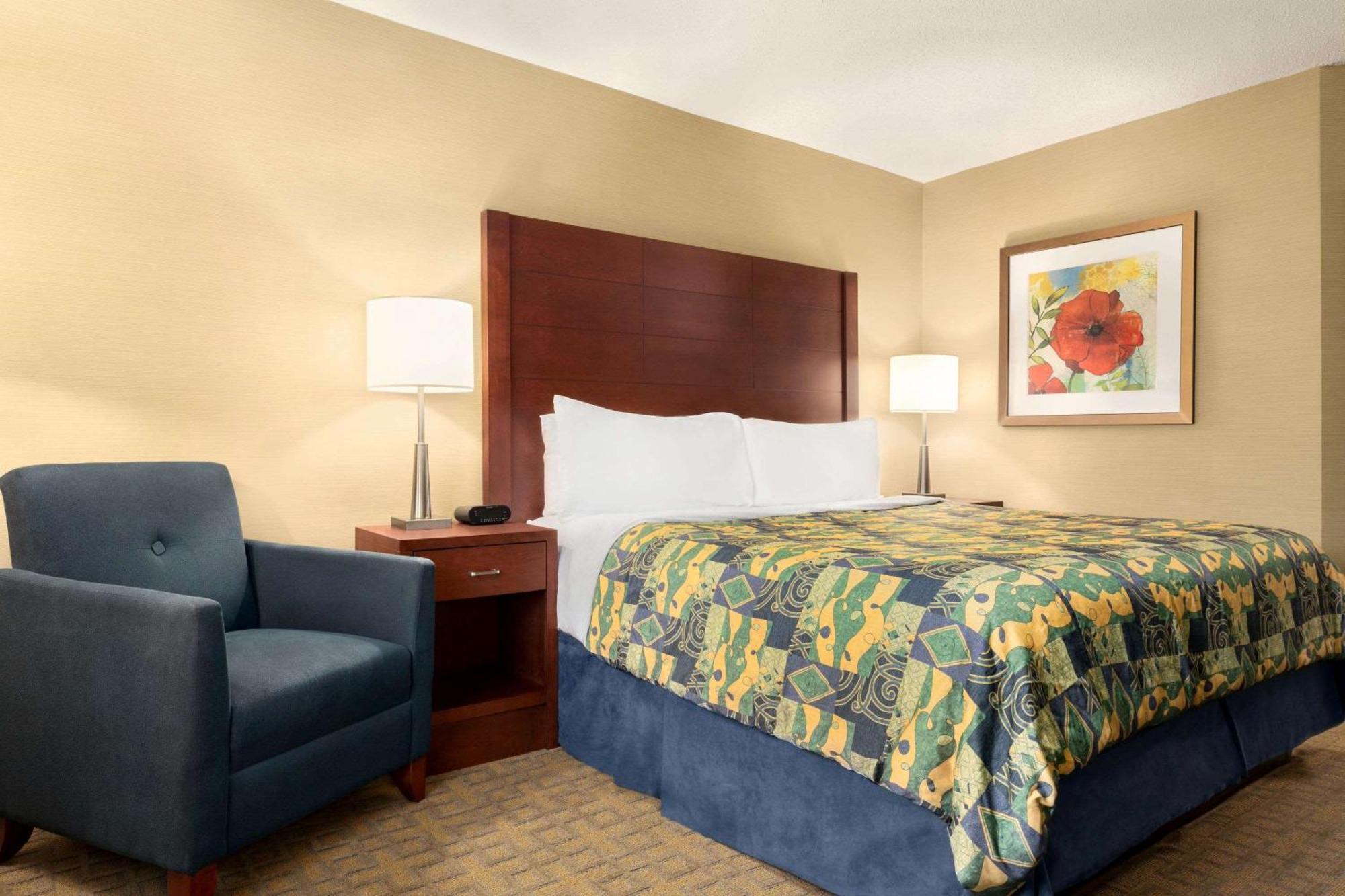 Travelodge By Wyndham Oshawa Whitby Extérieur photo