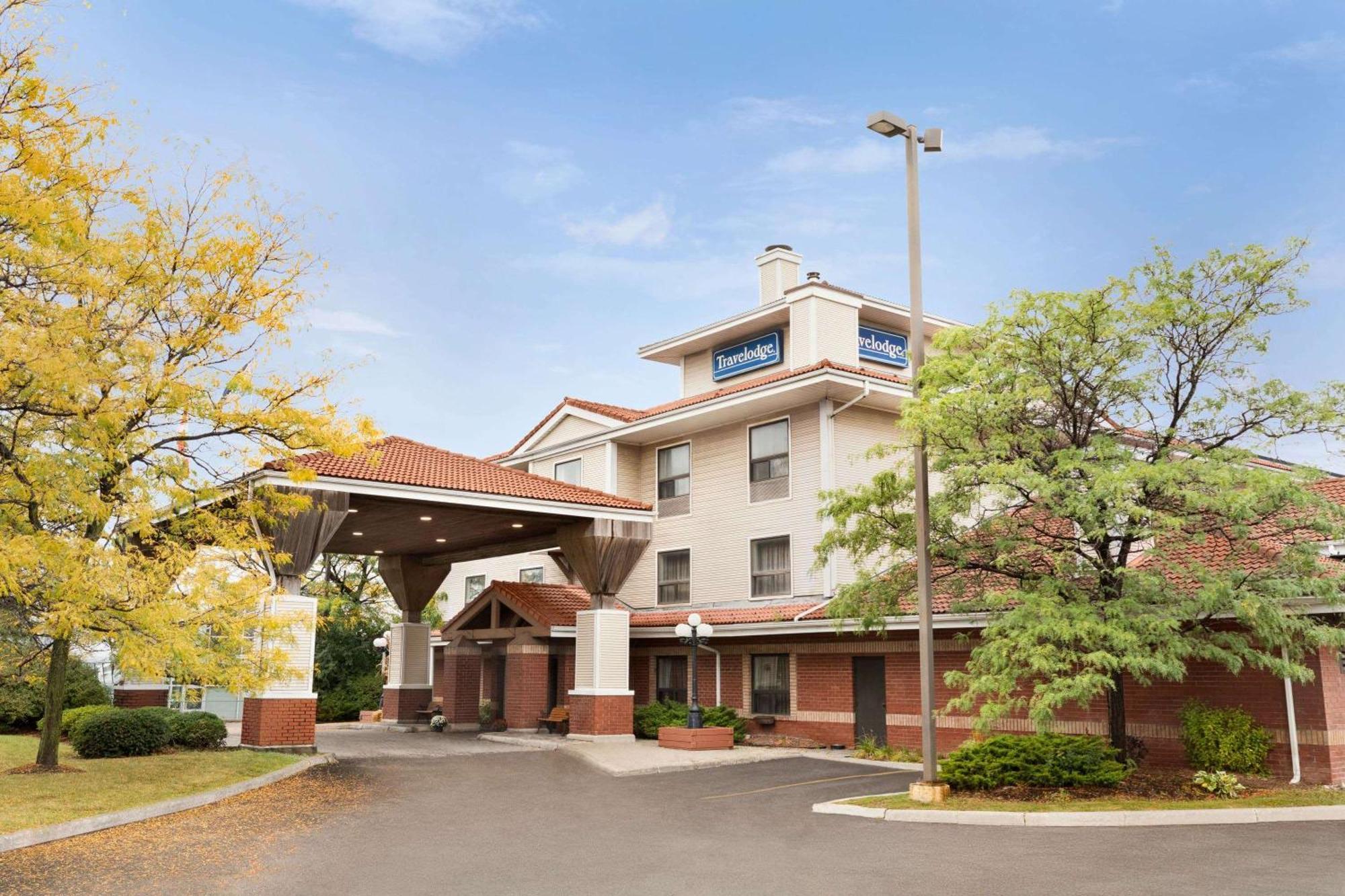 Travelodge By Wyndham Oshawa Whitby Extérieur photo
