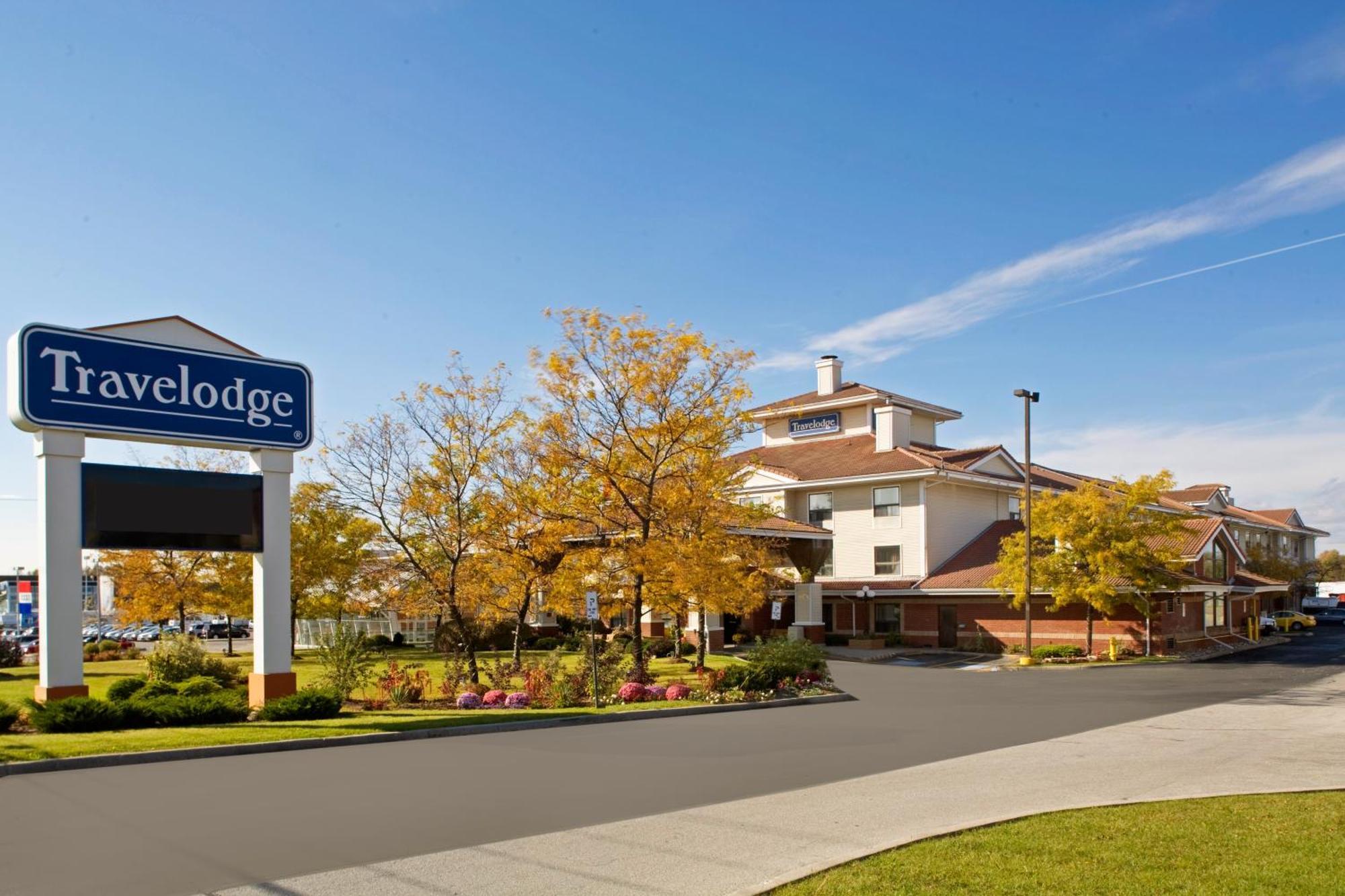 Travelodge By Wyndham Oshawa Whitby Extérieur photo