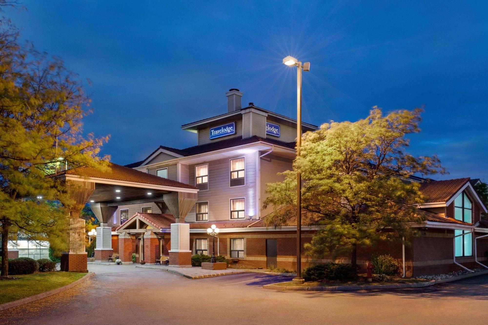 Travelodge By Wyndham Oshawa Whitby Extérieur photo