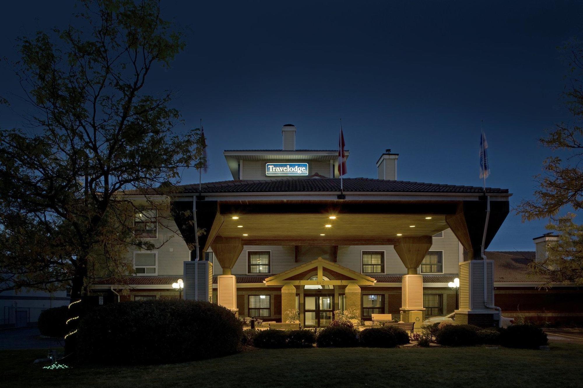 Travelodge By Wyndham Oshawa Whitby Extérieur photo