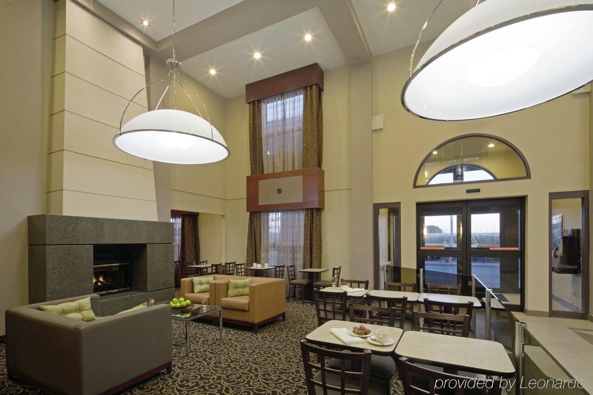 Travelodge By Wyndham Oshawa Whitby Extérieur photo