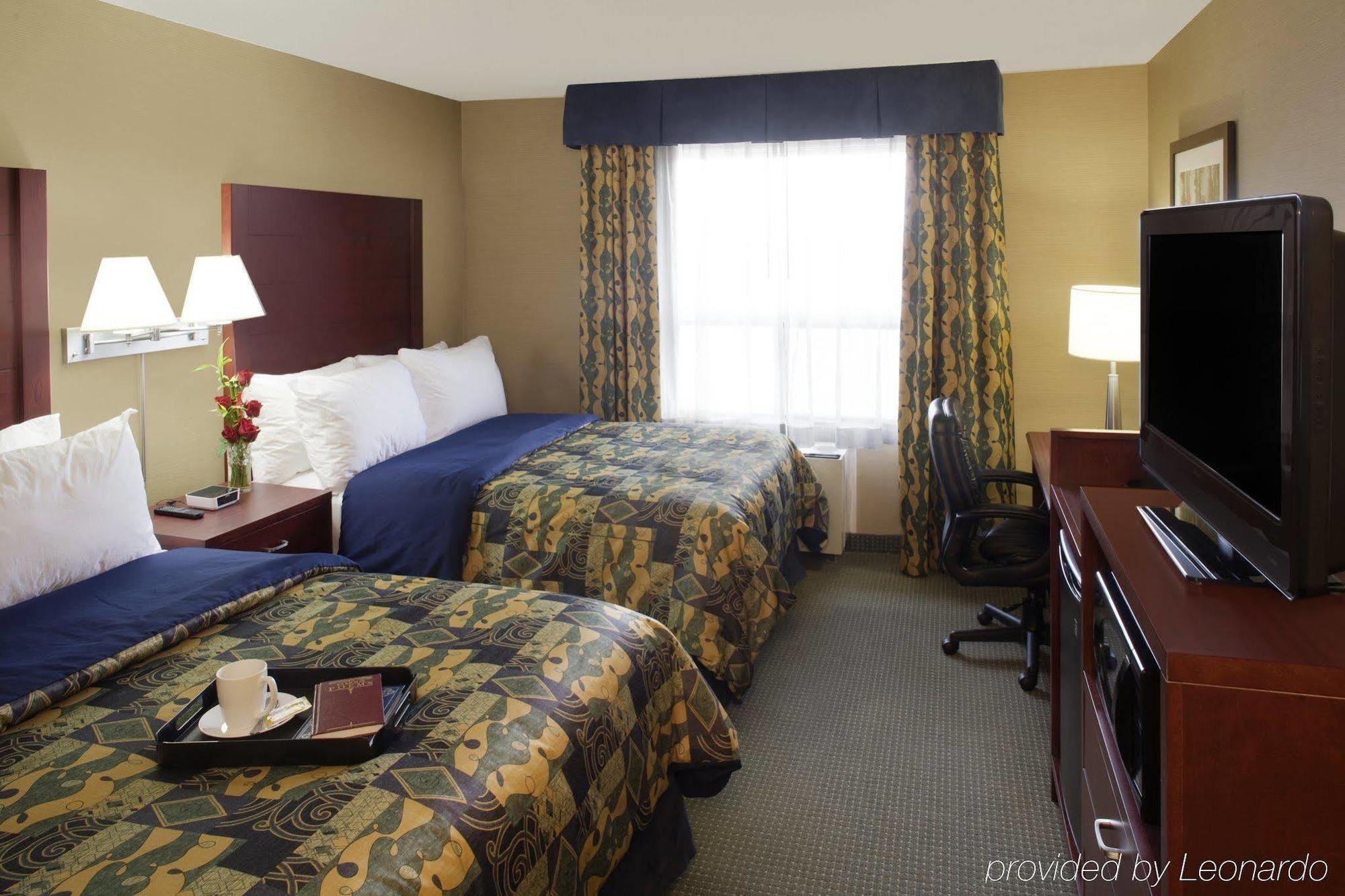 Travelodge By Wyndham Oshawa Whitby Extérieur photo