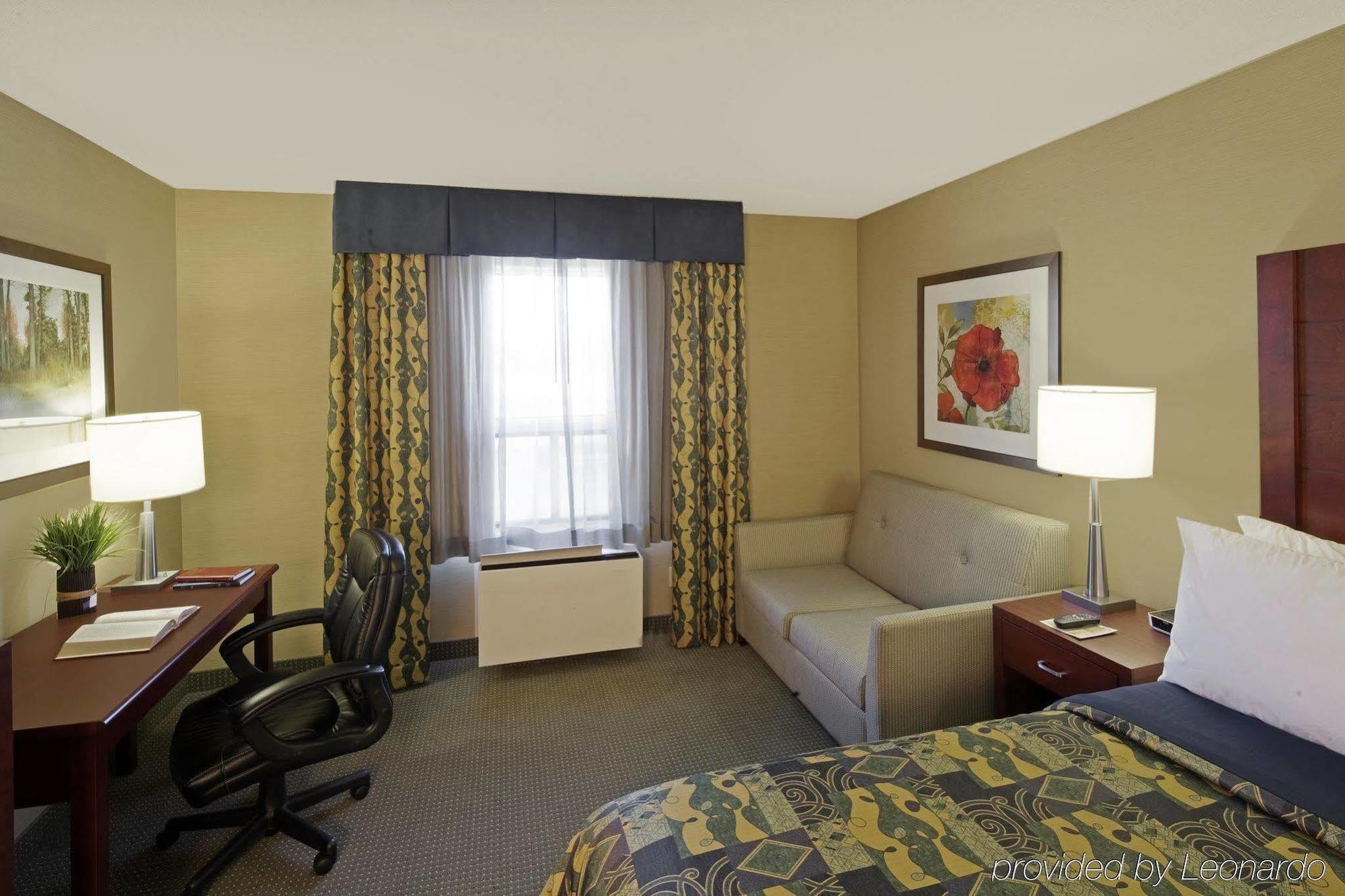 Travelodge By Wyndham Oshawa Whitby Extérieur photo