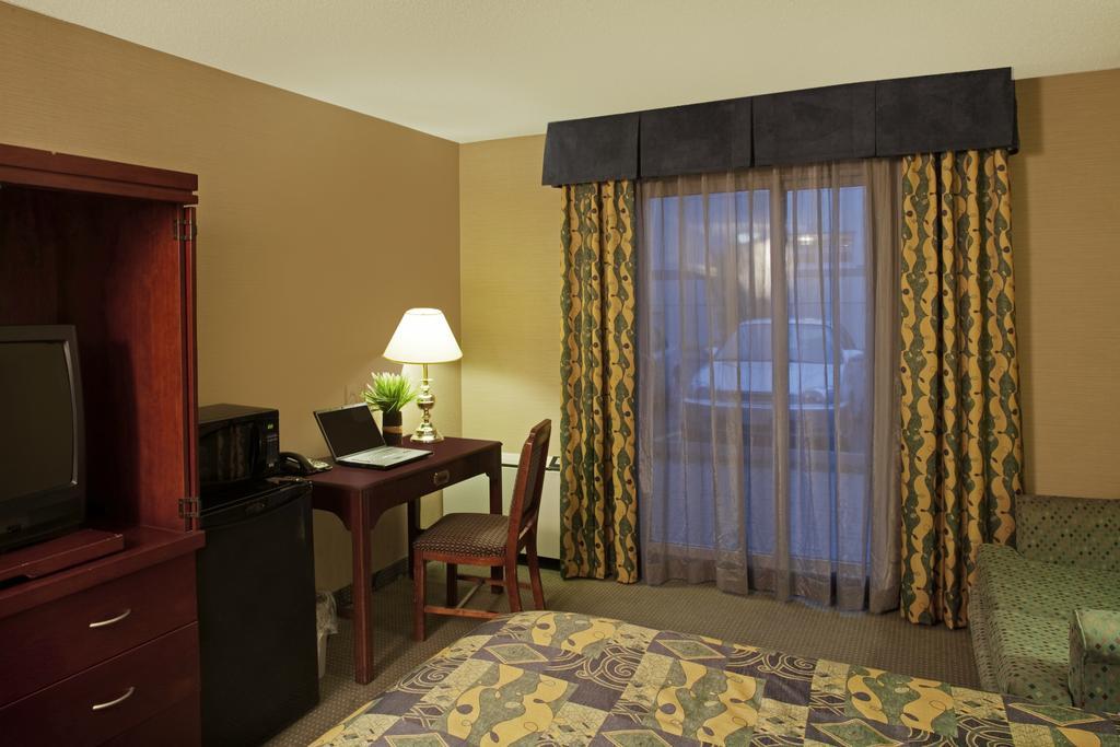 Travelodge By Wyndham Oshawa Whitby Chambre photo
