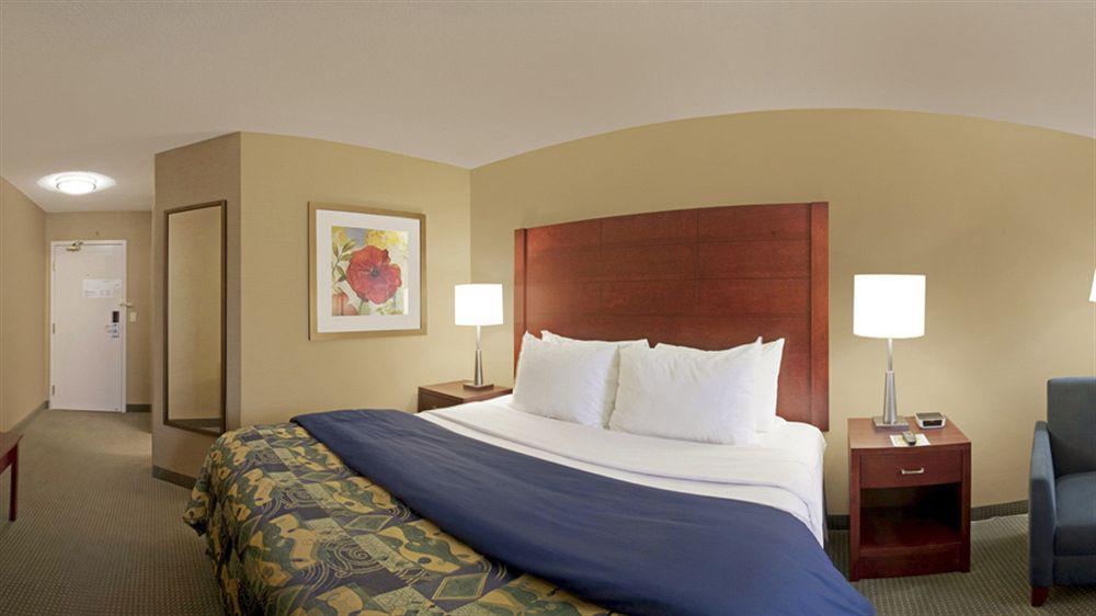 Travelodge By Wyndham Oshawa Whitby Extérieur photo