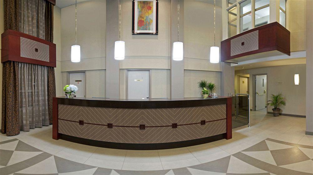 Travelodge By Wyndham Oshawa Whitby Extérieur photo